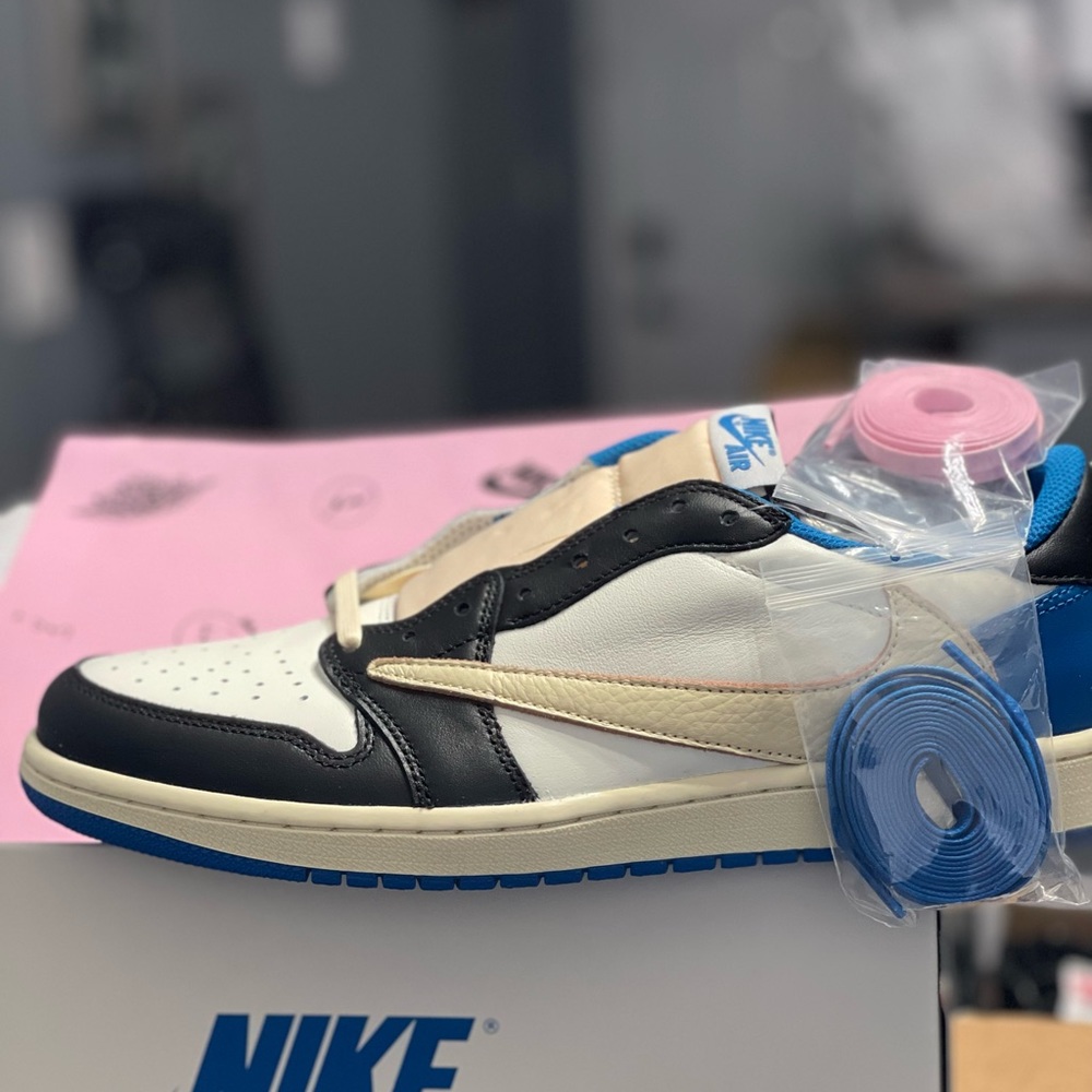Air Jordan 1 Retro Low Fragment x Travis Scott - Picture 2 of 6